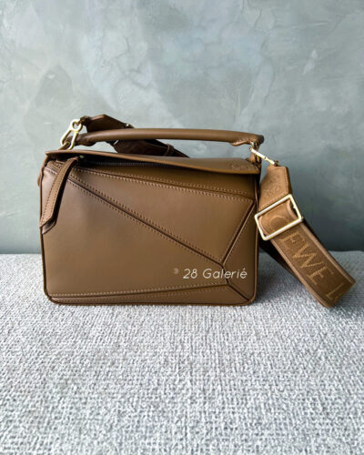 Loewe Small Oak Puzzle Bag with Logo Jacquard Strap in Shiny Calfskin and Gold Hardware