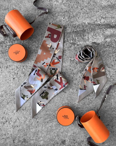 Hermes Etoupe/Brun/Kaki Figures Libres Silk Twilly