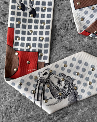 Hermès Blanc/Gris/Brun Cavalier en Formes Studded Twilly