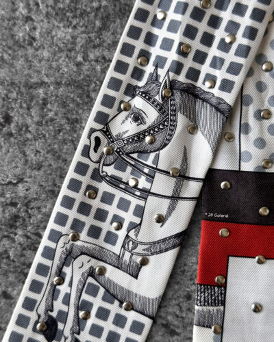 Hermès Blanc/Gris/Brun Cavalier en Formes Studded Twilly