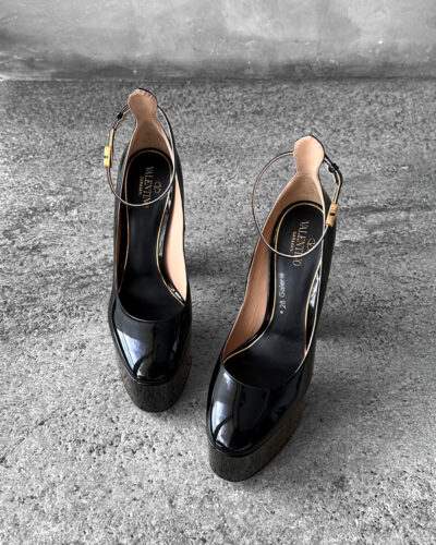 Valentino Garavani Black Patent Tan Leather Go Platform Pumps size 40