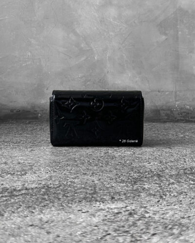 Louis Vuitton Black Patent Pochette Lucy Monogram Vernis Pouch, a sleek and compact design in glossy patent leather with timeless LV elegance.